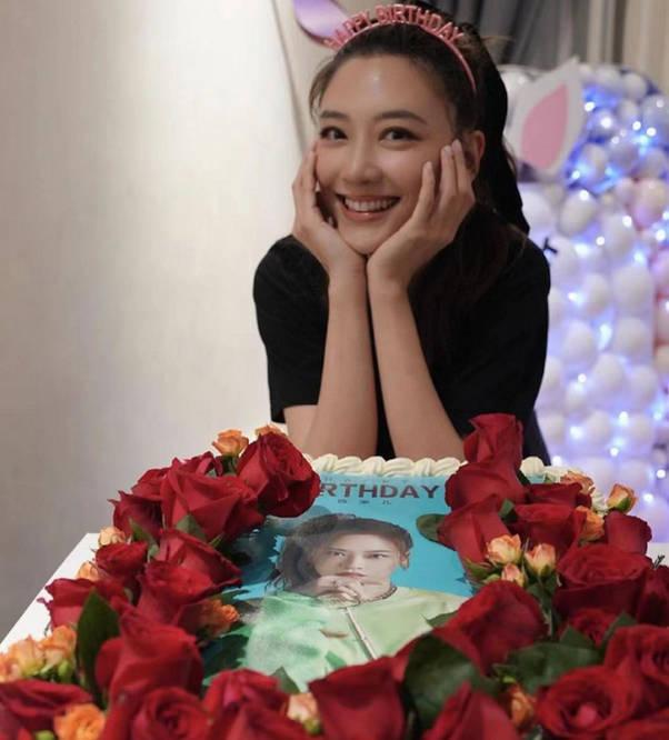 陈妍希、陈乔恩练瑜伽！绝杀90斤肌肉腹镜！陈晓夫妇相似度满分！