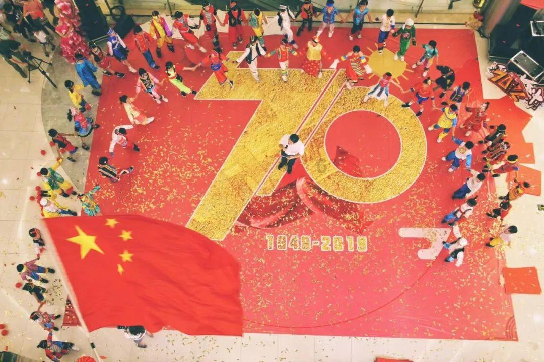 谁知道这个是三叶草那个型号的鞋子游戏画面