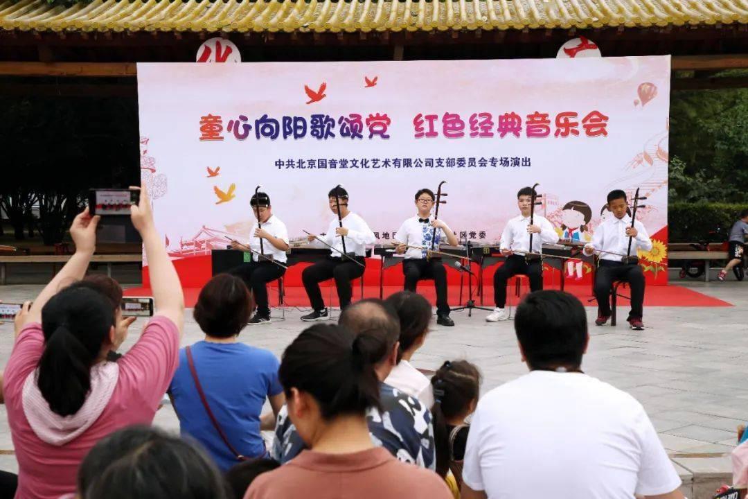 招手即停!洛阳多名私家车主组爱心车队免费接游客