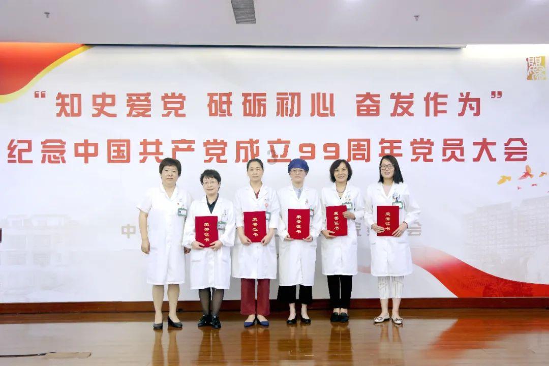 逃离阴暗的房屋